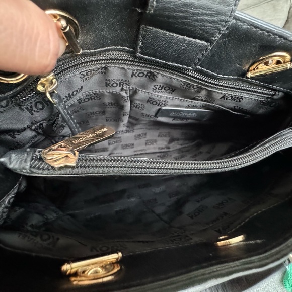 Cute Michael Kors leather tote - Picture 7 of 11